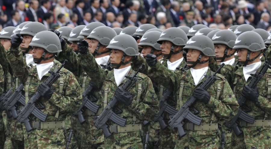 Japonya'da askeri helikopter radardan kayboldu