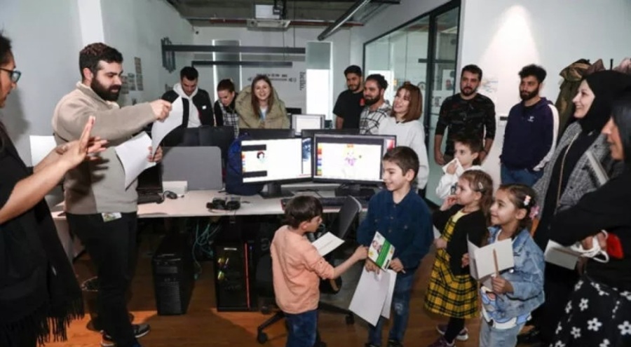 Acun Ilıcalı'dan işitme engellilere destek