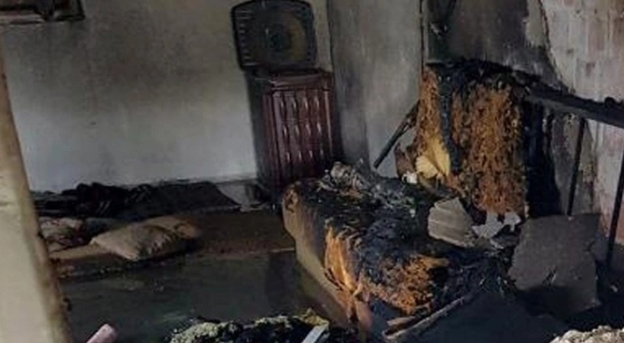 Ev yangında iki kız bebekten biri öldü, biri yaralandı