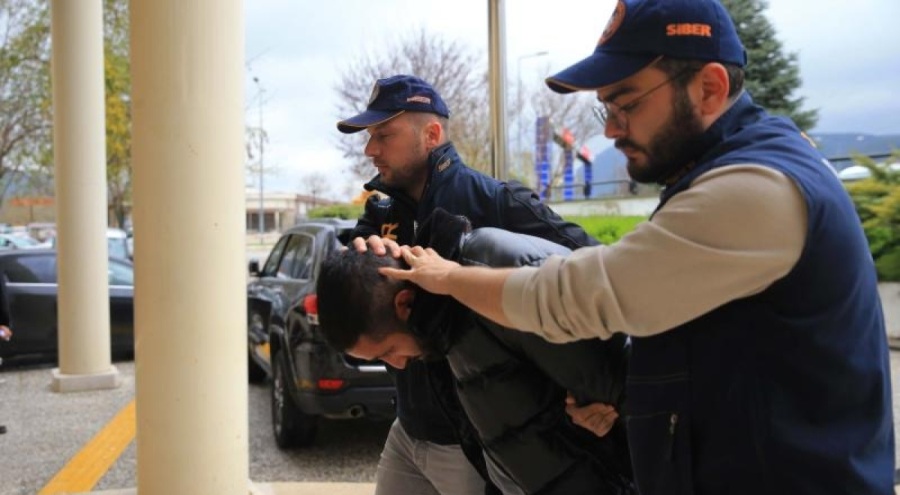 Sahte konteyner ilanlarıyla depremzedeleri dolandırdı