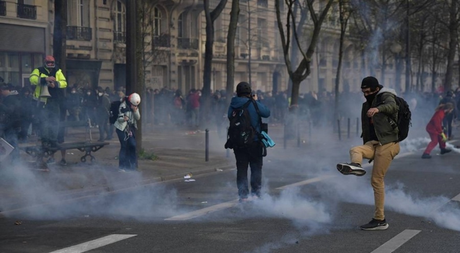 Fransa'da emeklilik reformu karşıtı gösteride 111 kişi gözaltına alındı