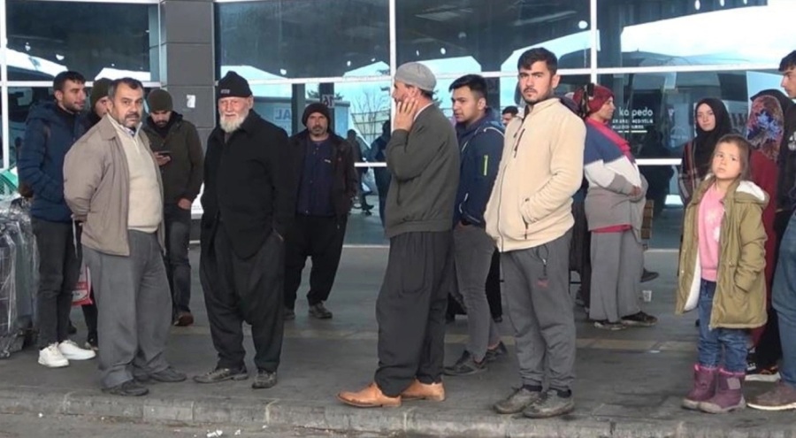 Afetzedeler, depremin merkezi Kahramanmaraş'a dönüyor