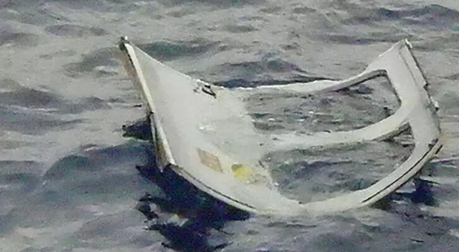 Japonya'da helikopter denize düştü