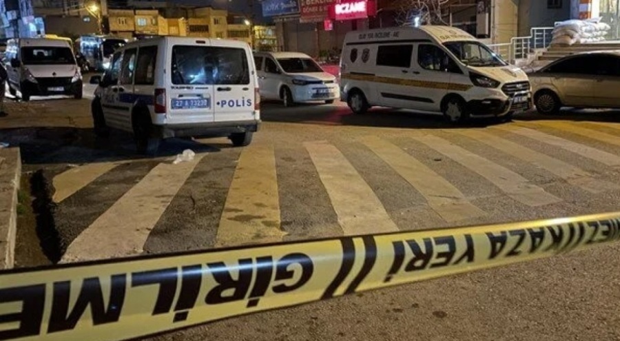 "Çöp atma" kavgasında biri polis iki kişi yaşamını yitirdi