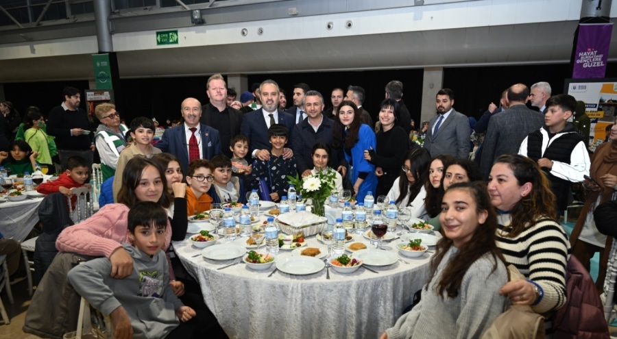 Bursa'da Yetimler Günü nedeniyle iftar programı