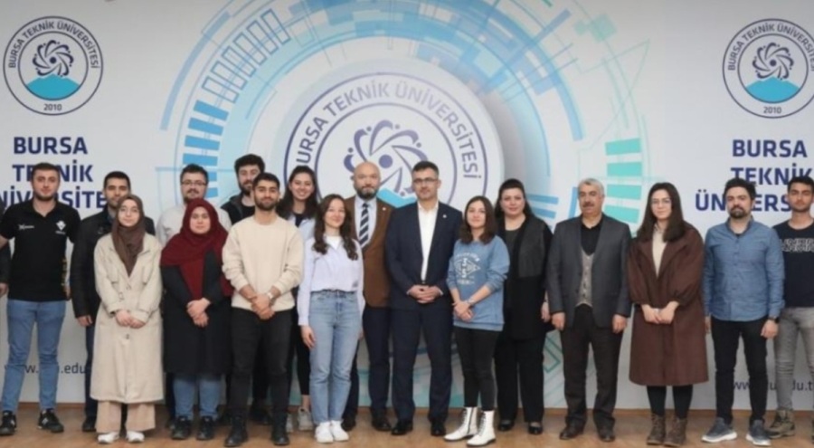 Bursa Teknik Üniversitesi Rektörü Çağlar TEKNOFEST yarışmaları öncesi takımlardan bilgi aldı