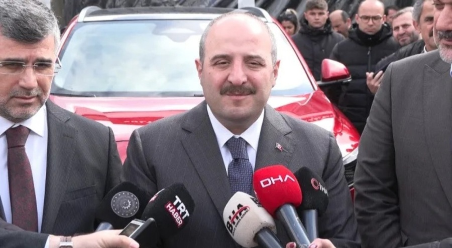 Sanayi ve Teknoloji Bakanı Varank makam aracı olarak Togg'u kullanmaya başladı