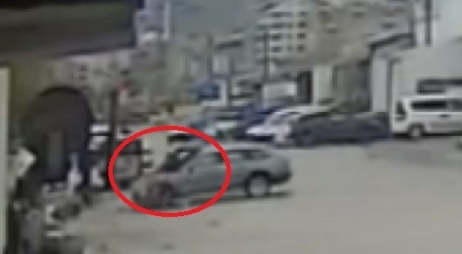 Bursa'da otomobilin çarptığı kurye havaya fırladı