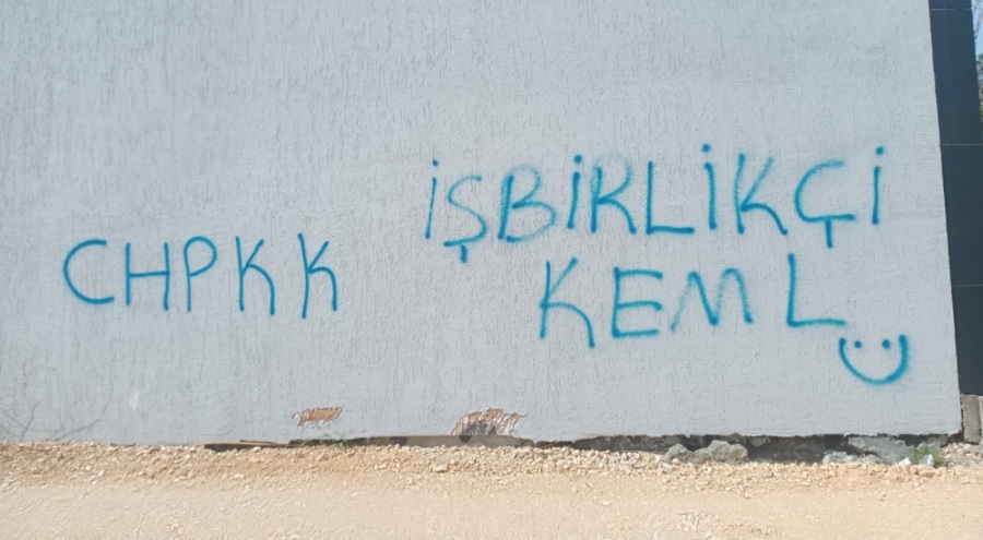 CHP Bursa Nilüfer İlçe Başkanlığı'na sprey boyalı saldırı