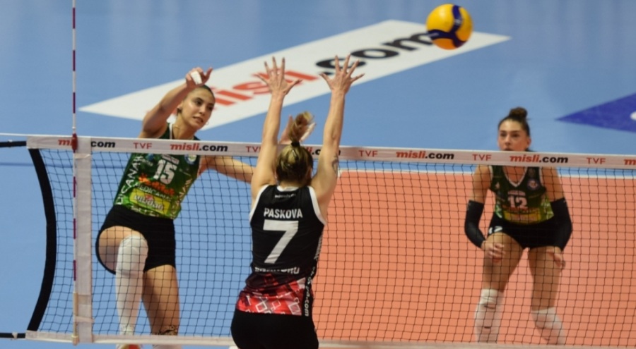 Bursa Nilüfer Belediyespor Kadın Voleybol Takımı, Kuzeyboru Spor Kulübü'nü 3-0 yendi