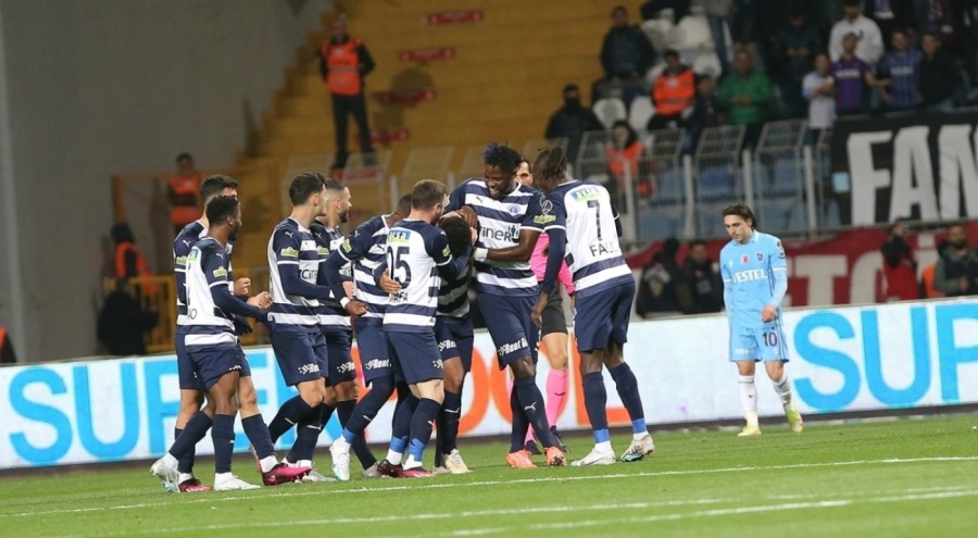 Kasımpaşa, 3. Kemal Özdeş döneminde Trabzonspor'u  2-0 yendi
