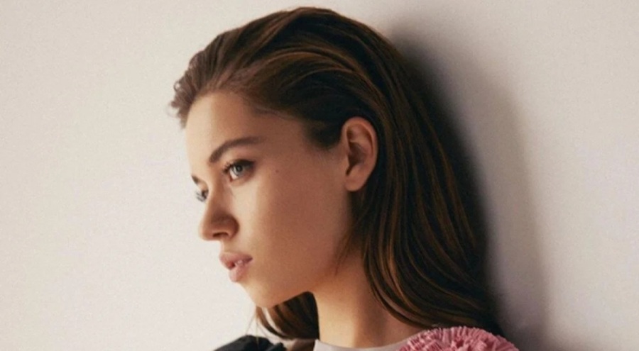 Yalı Çapkını yıldızı Afra Saraçoğlu kapak yıldızı oldu