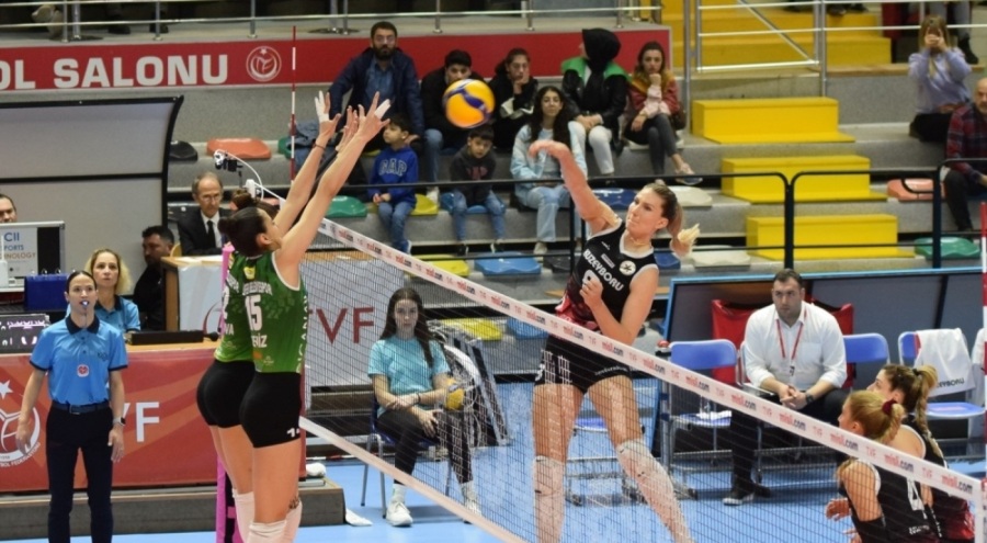 Nilüfer Belediyespor Kadın Voleybol Takımı Kuzeyboru Spor Kulübü'nü mağlup etti