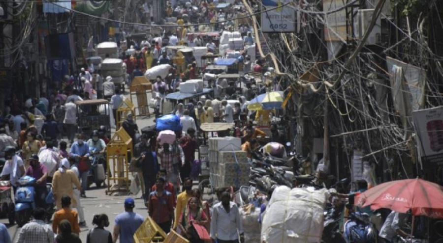 Hindistan'ın bazı eyaletlerinde maske zorunluluğu geri getirildi
