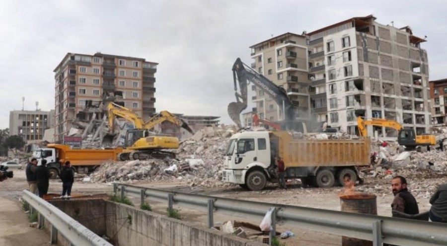 Kahramanmaraş'ta enkaz kaldırma çalışmaları sürüyor