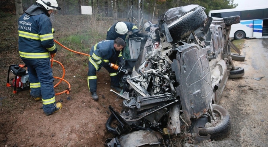 Zincirleme trafik kazası: 12'si asker 14 yaralı