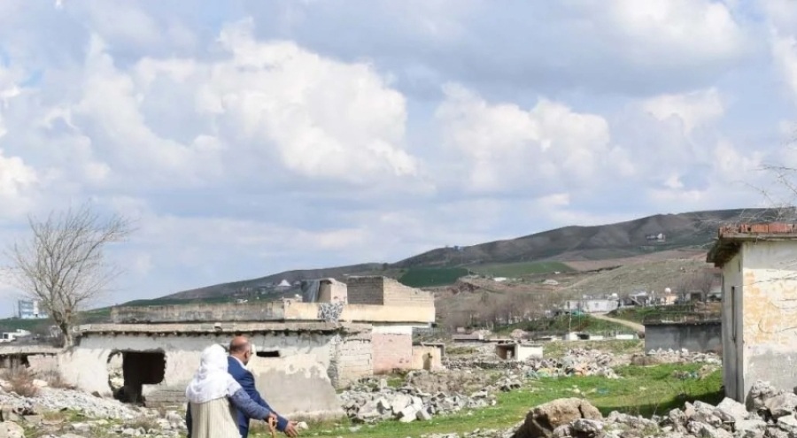 Baraj suları çekildi, köy ortaya çıktı! Duyan görmeye geliyor