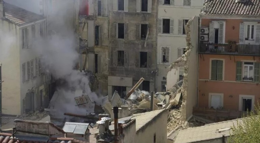 Fransa'da çöken binanın enkazında 2 kişi ölü bulundu