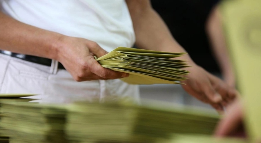 Seçim 13 siyasi parti tek başına girecek