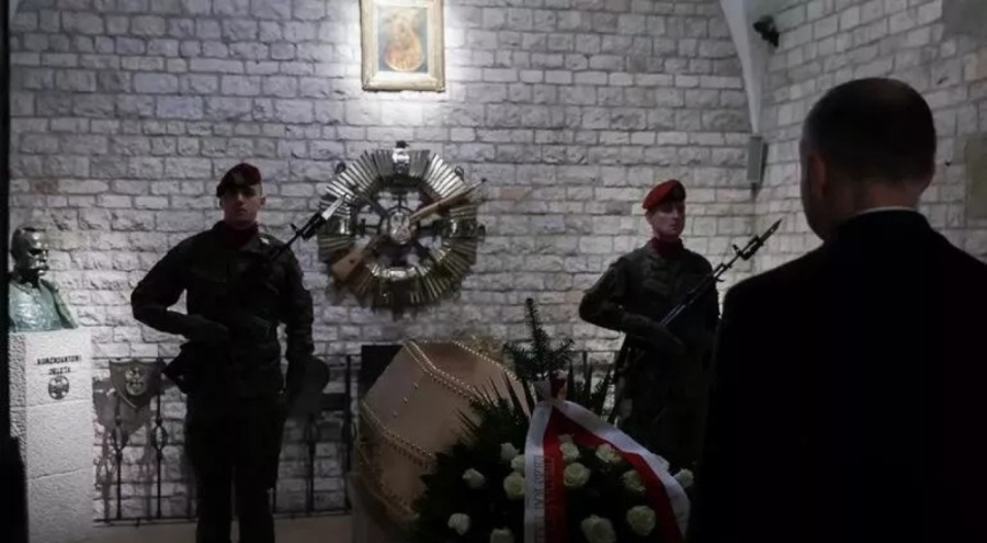 Polonya'da uçak kazasında hayatını kaybedenler anıldı