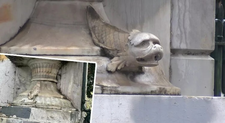 Galatasaray Lisesi kapısındaki tarihi yılan heykeli kayboldu