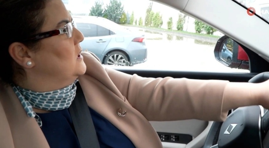 Bakan Derya Yanık, Togg'la trafikte görüntülendi