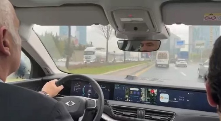 Bakan Ersoy, Togg'u kullanmaya başladı