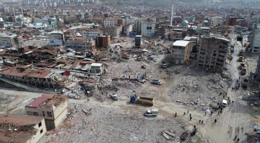 Malatya'da 5 katlı bina çöktü