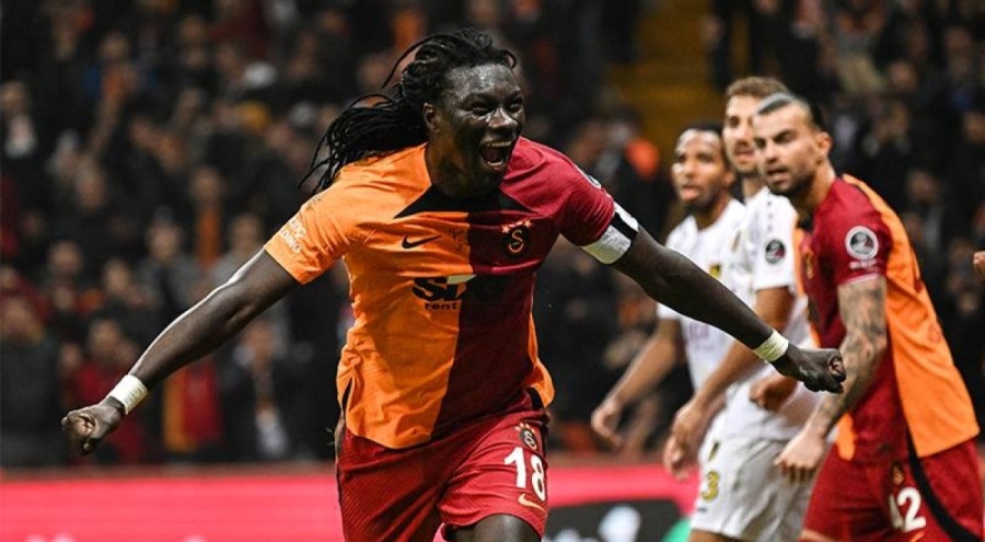 Galatasaray'da Gomis kararı