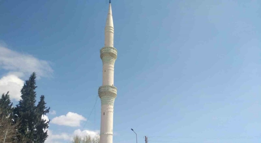 Gaziantep'te minare kepçenin üzerine düştü! Genç operatör yaşamını yitirdi