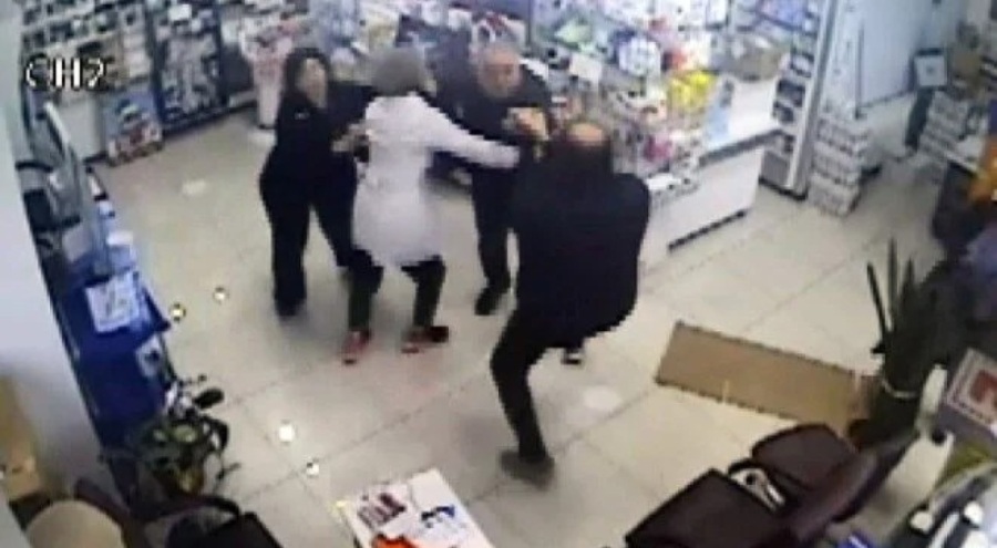 Muadil ilaç veren eczacı dayak yedi