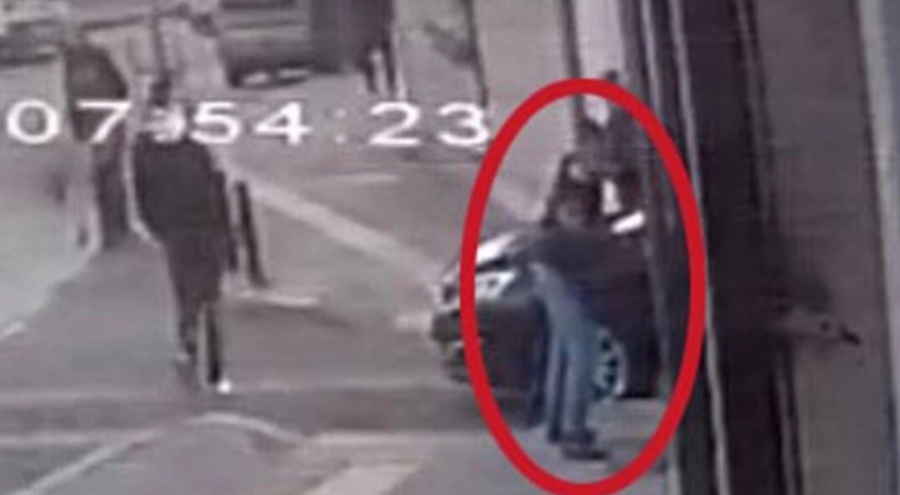 İzmir'de CHP seçim bürosuna taşlı saldırı gerçekleştirildi!