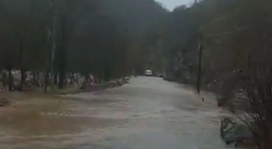 Munzur Çayı 3 noktada taştı!