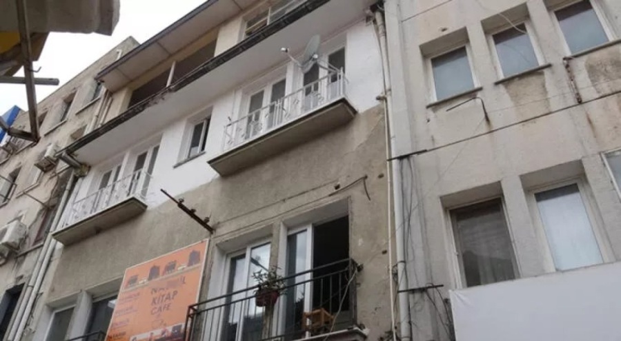 Boşanma aşamasındaki eşini öldürüp eğlenmeye gitmiş