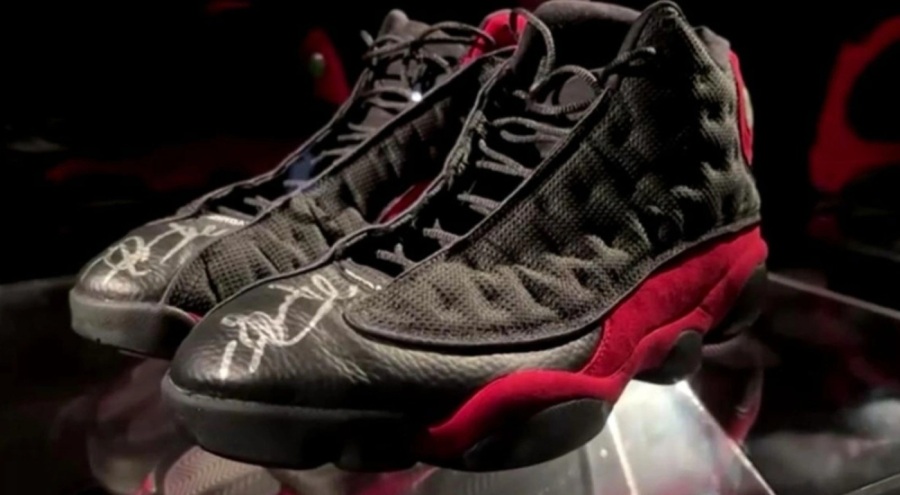 Michael Jordan'ın milyon dolarlık ayakkabısı satıldı