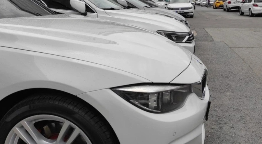 Bayram öncesi kiralık araçlara yoğun talep fiyatları yükseltti
