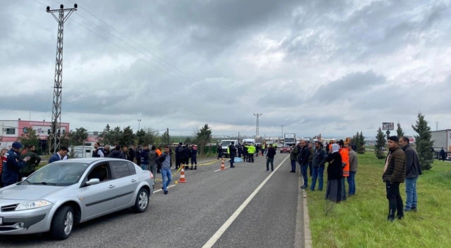 Yol çalışması yapan personele araç çarptı: 3 ölü, 1 yaralı