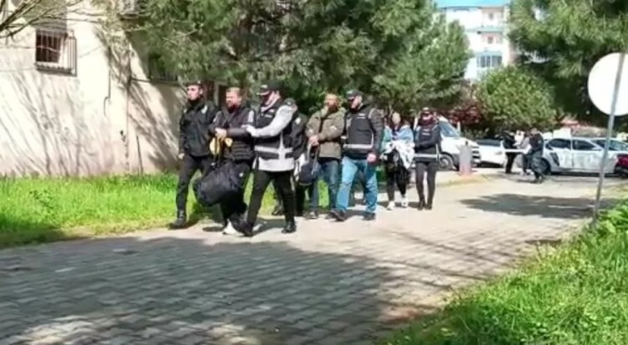 Kendisini uyuşturucu karşıtı olarak tanıttı, uyuşturucudan gözaltına alındı