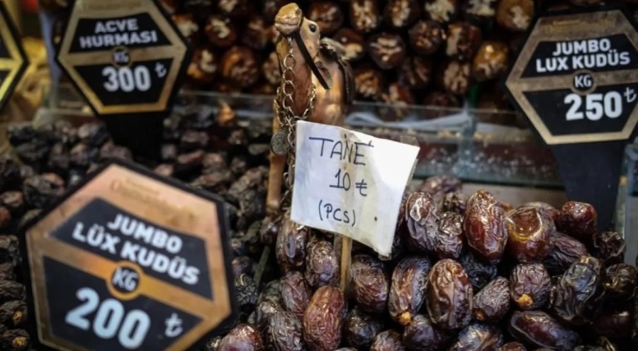 Hurmanın tanesi 10 TL'den satılıyor