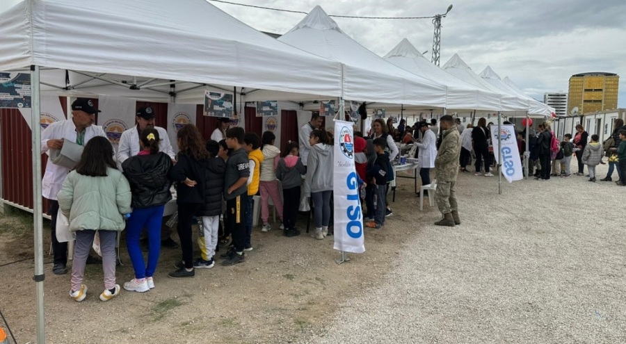 Bursa Gemlik konteyner kentte depremzede çocuklara eğitici ve eğlendirici atölye çalışmaları