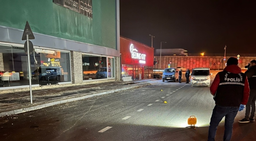 Bursa İnegöl'de sokakta sohbet ederken kurşunların hedefi oldu