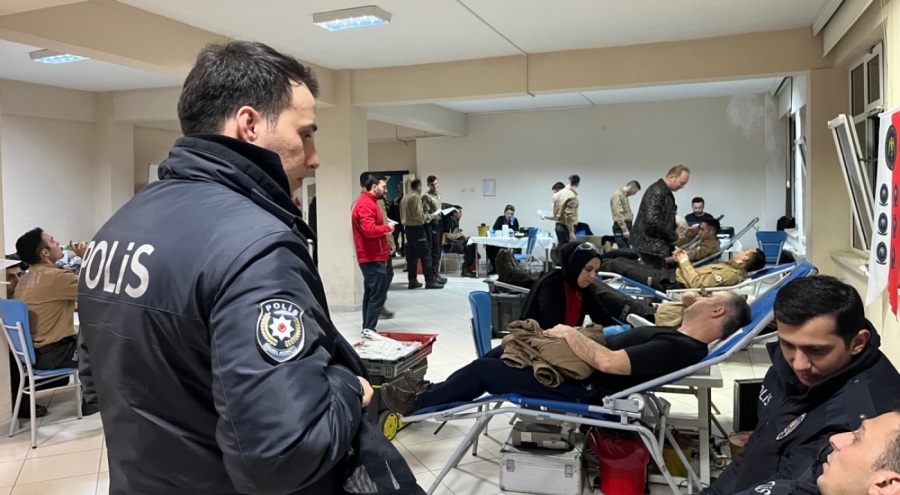 Bursa'da polis ve bekçi adayları depremzedeleri unutmadı