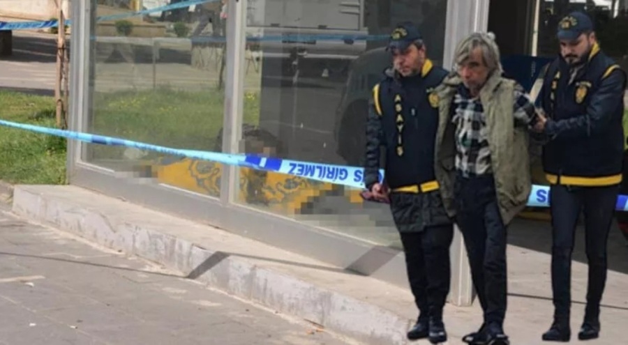 Durakta sigara içen adam dövülerek öldürüldü