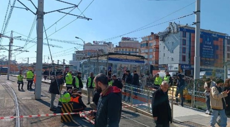 İstanbul Güngören'de tramvay raydan çıktı