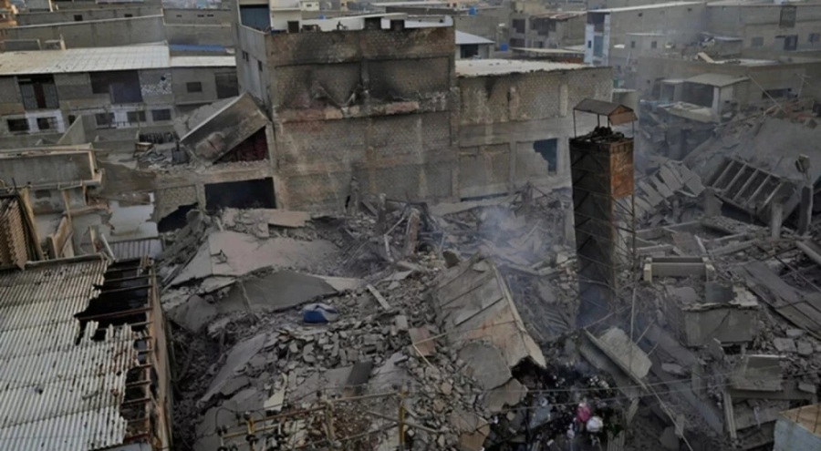 Pakistan'da fabrikada yangın çıktı: 4 ölü