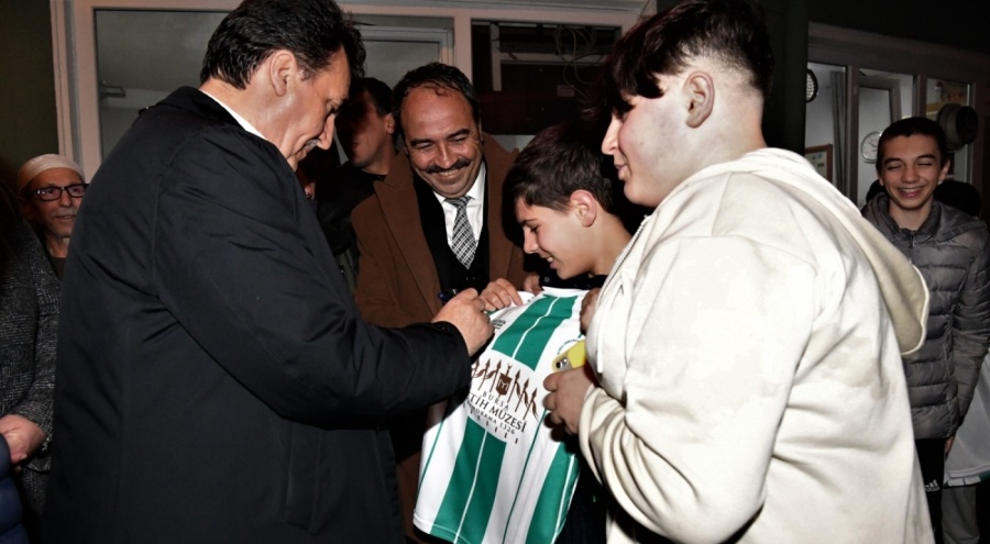 Bursa Osmangazi Belediye Başkanı Dündar çocuklarla buluştu
