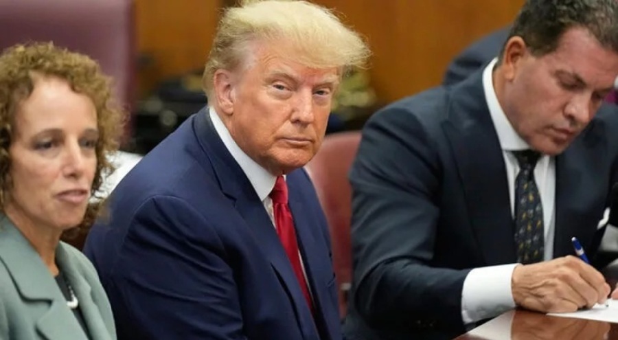 Trump eski avukatına dava açtı