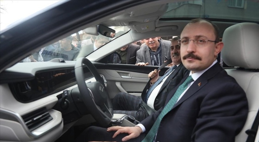 Bakan Muş, Seçim Koordinasyon Merkezi'nin açılışına Togg ile geldi