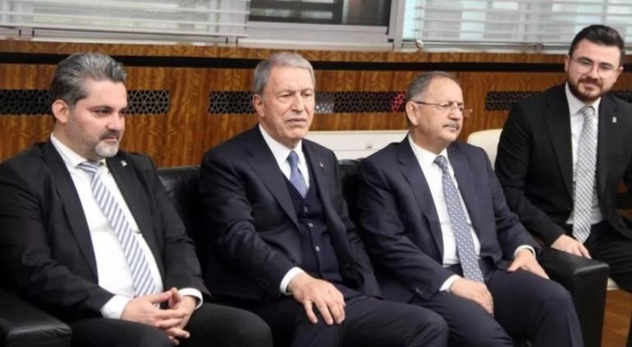 Bakan Hulusi Akar: Terörle arasına mesafe koyamayanlara karşıyız