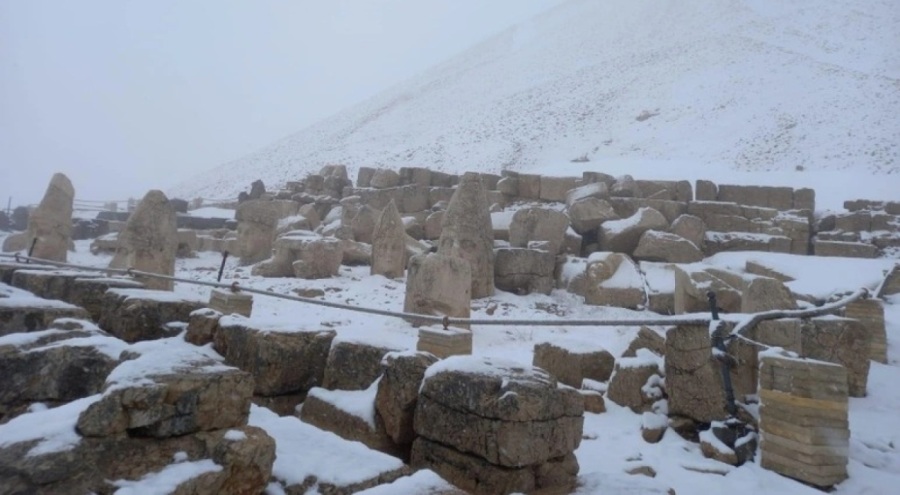 Nemrut Dağı karla kaplandı
